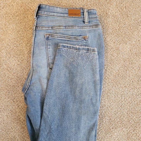 Judy Blue Boyfriend Fit - Picture 4 of 4